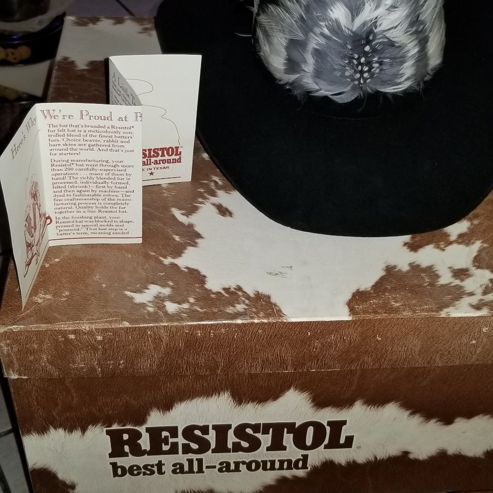 WOMENS COWBOY BLACK 6 3/4 RESISTOL